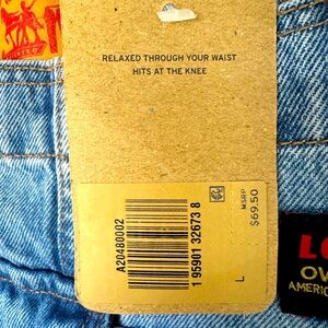 Men’s Levi overall shorts.